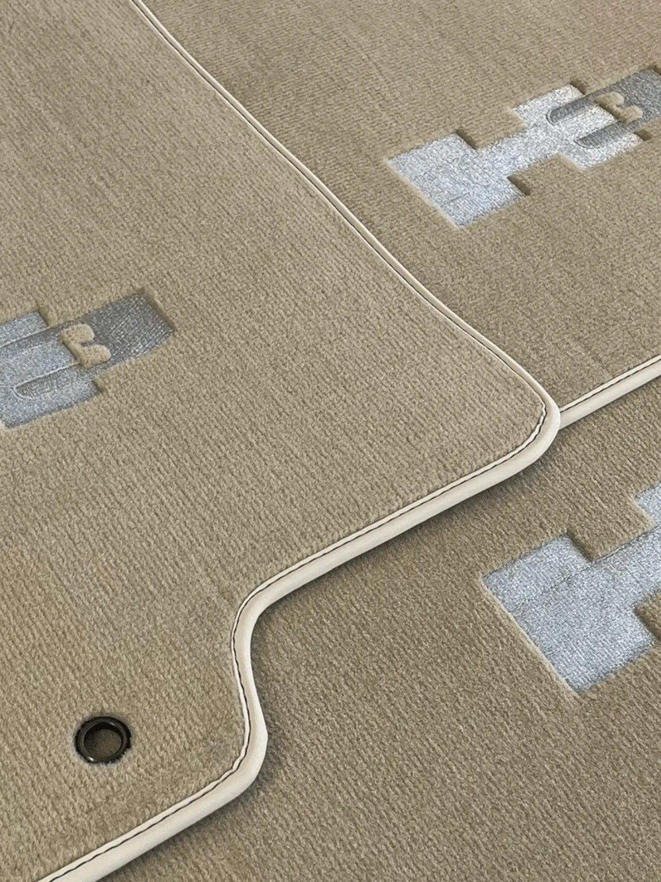 Floor Mats For Hummer H3 2005-2010 Tailored Beige Carpets - AutoWin