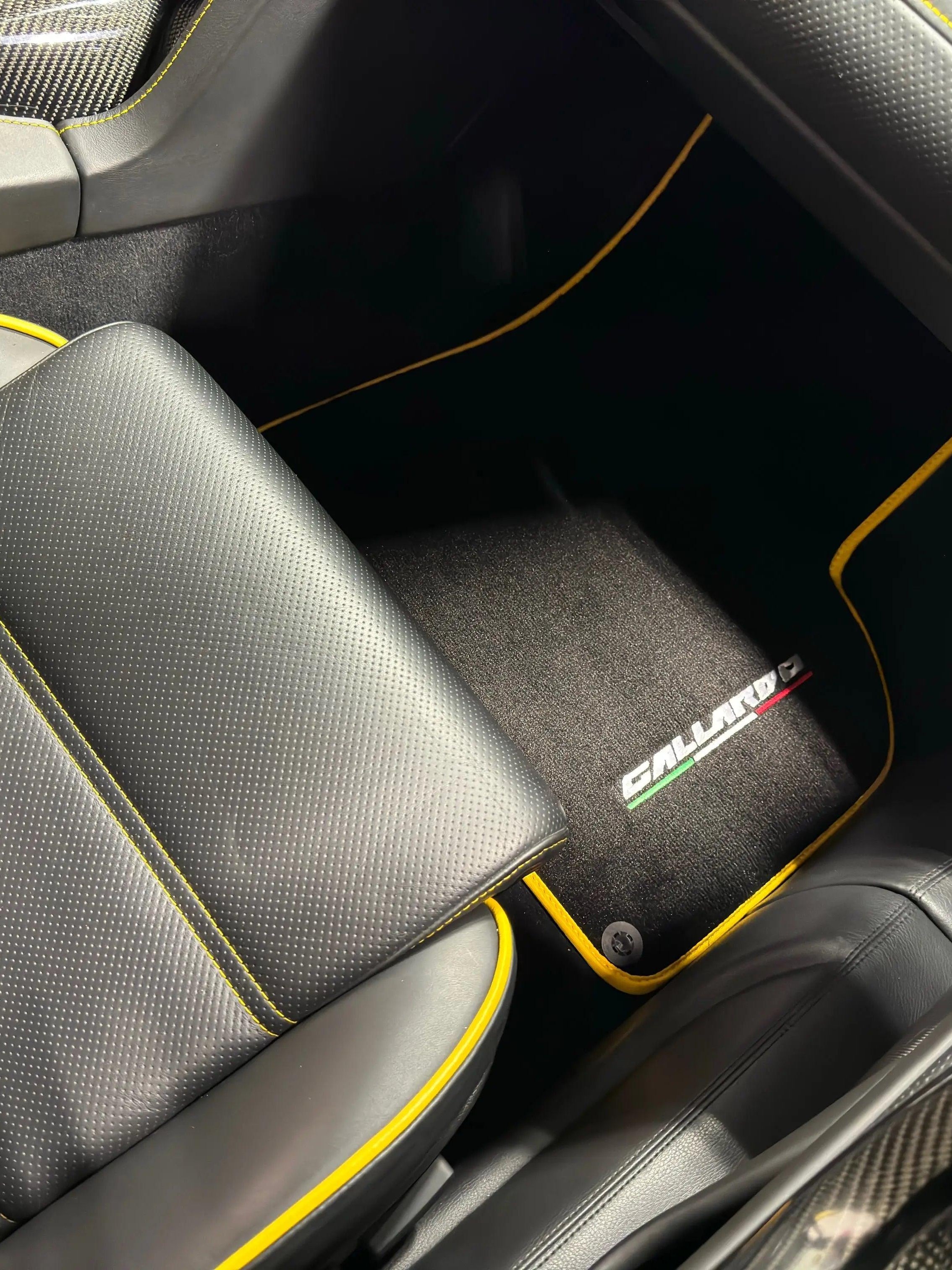 Floor Mats for Lamborghini Gallardo With Yellow Trim